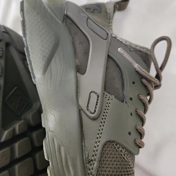 Nike Air Sneaker men's size 8 Moss Green Huarache Run - Picture 6 of 16